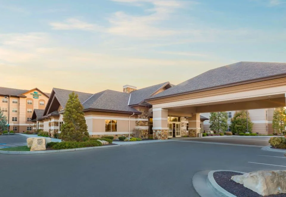 Entrance and driveway at Homewood Suites by Hilton Boise in Boise, Idaho