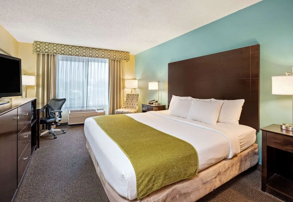 Guest room at La Quinta Inn & Suites by Wyndham Boise Airport in Boise, Idaho